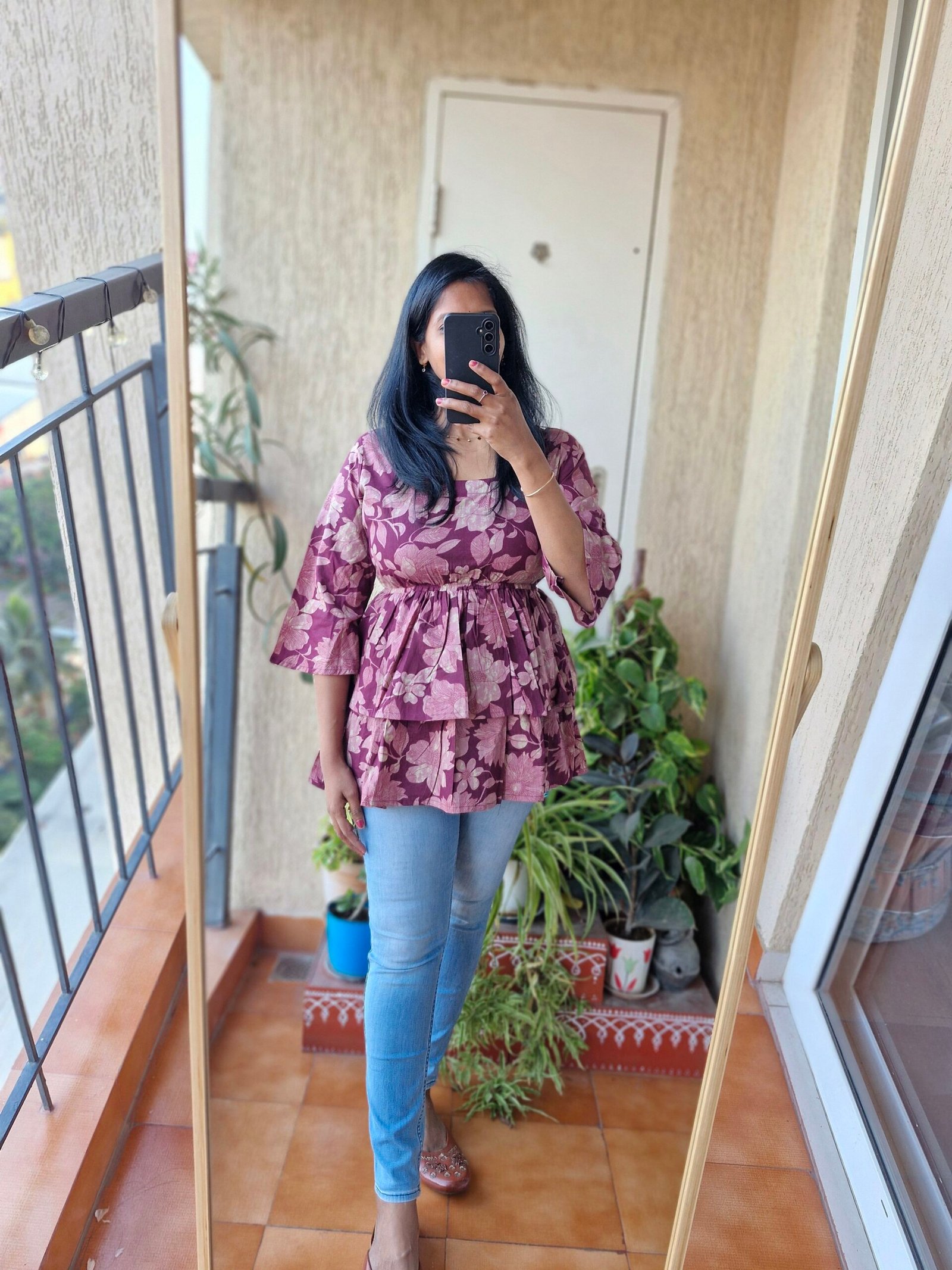Magenta floral cotton ruffle top. - Image 2
