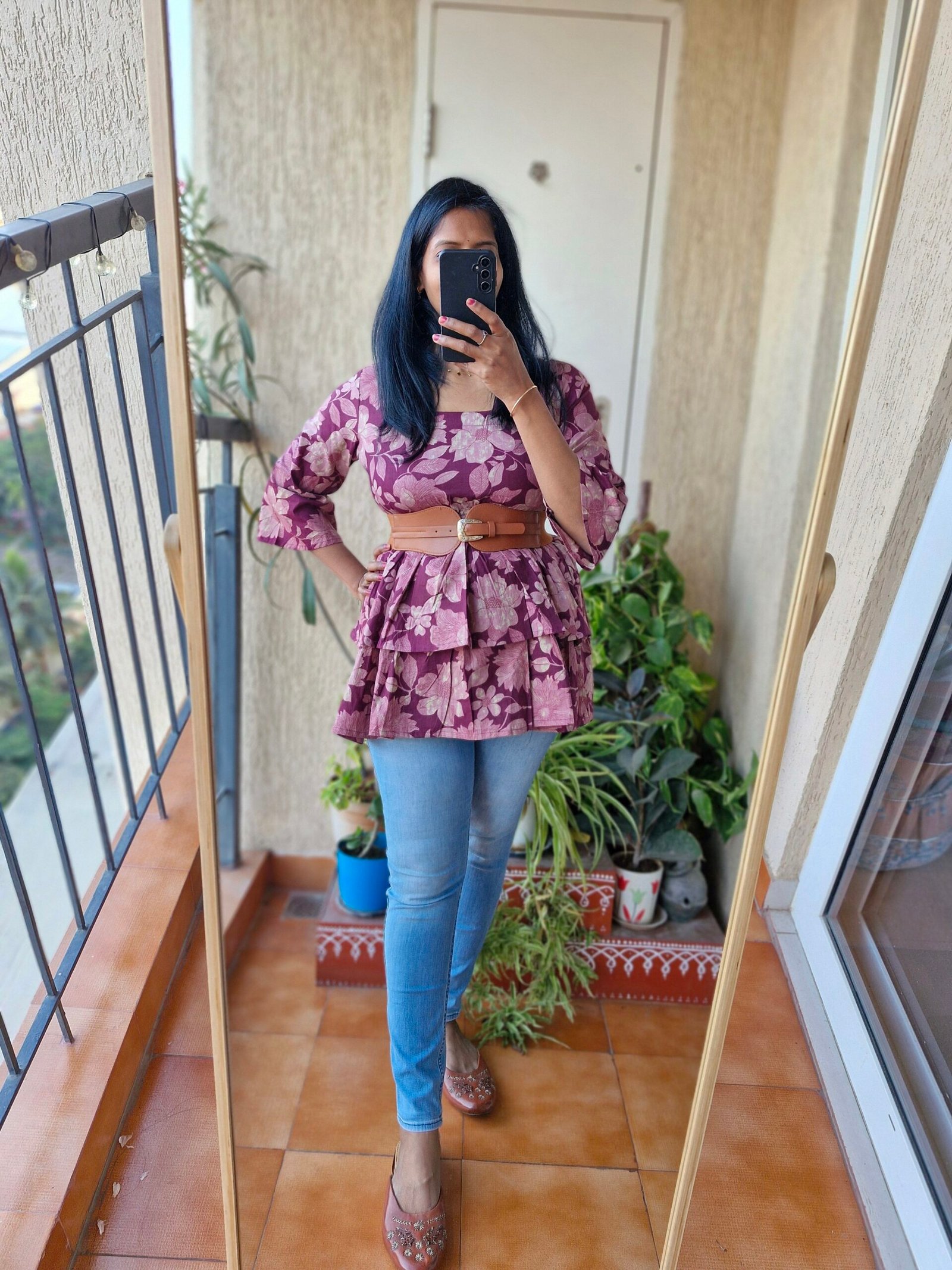 Magenta floral cotton ruffle top. - Image 3