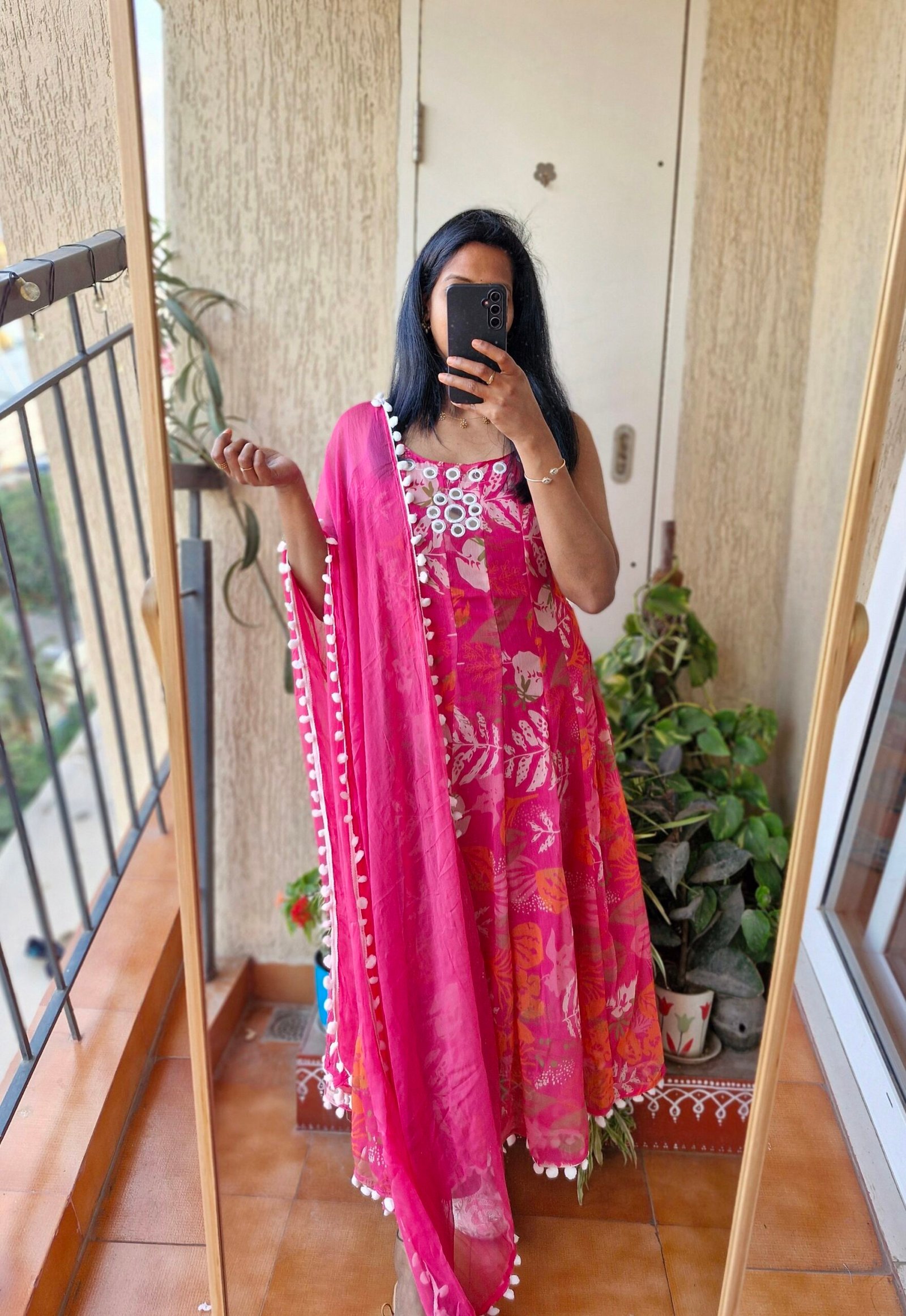 Pink floral chiffon kurta set. - Image 3