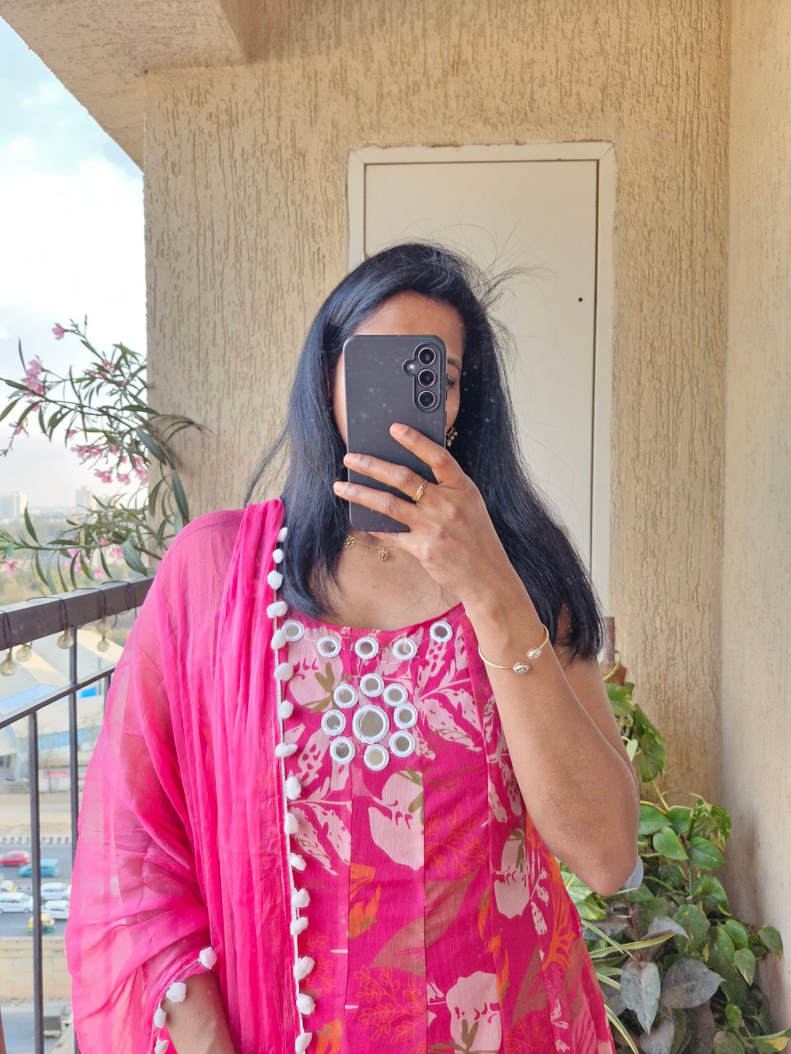 Pink floral chiffon kurta set. - Image 9