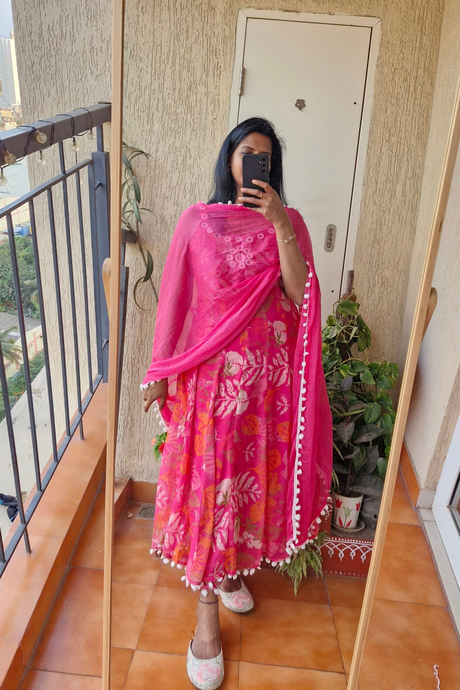 Pink floral chiffon kurta set. - Image 4