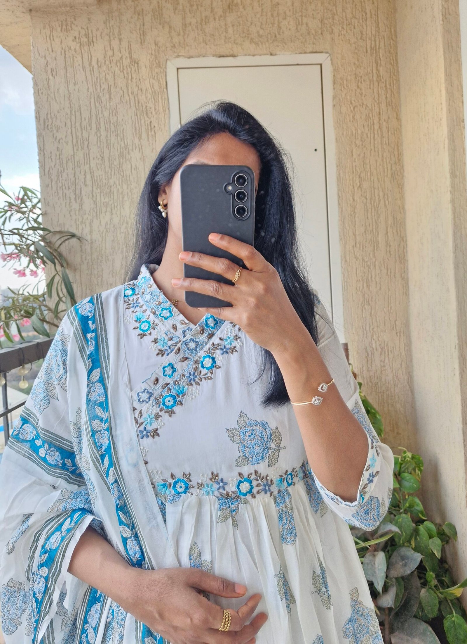 Blue floral mul cotton kurta set. - Image 3