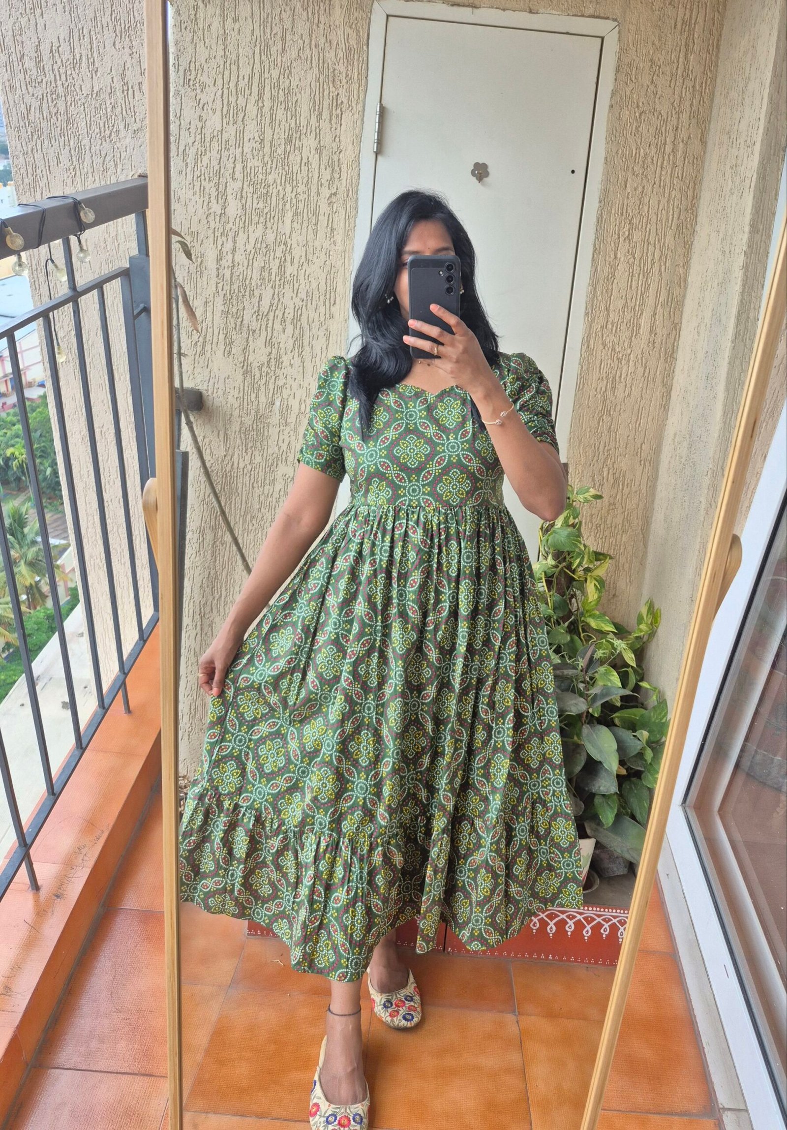 Green Bandhini cotton dress. - Image 2