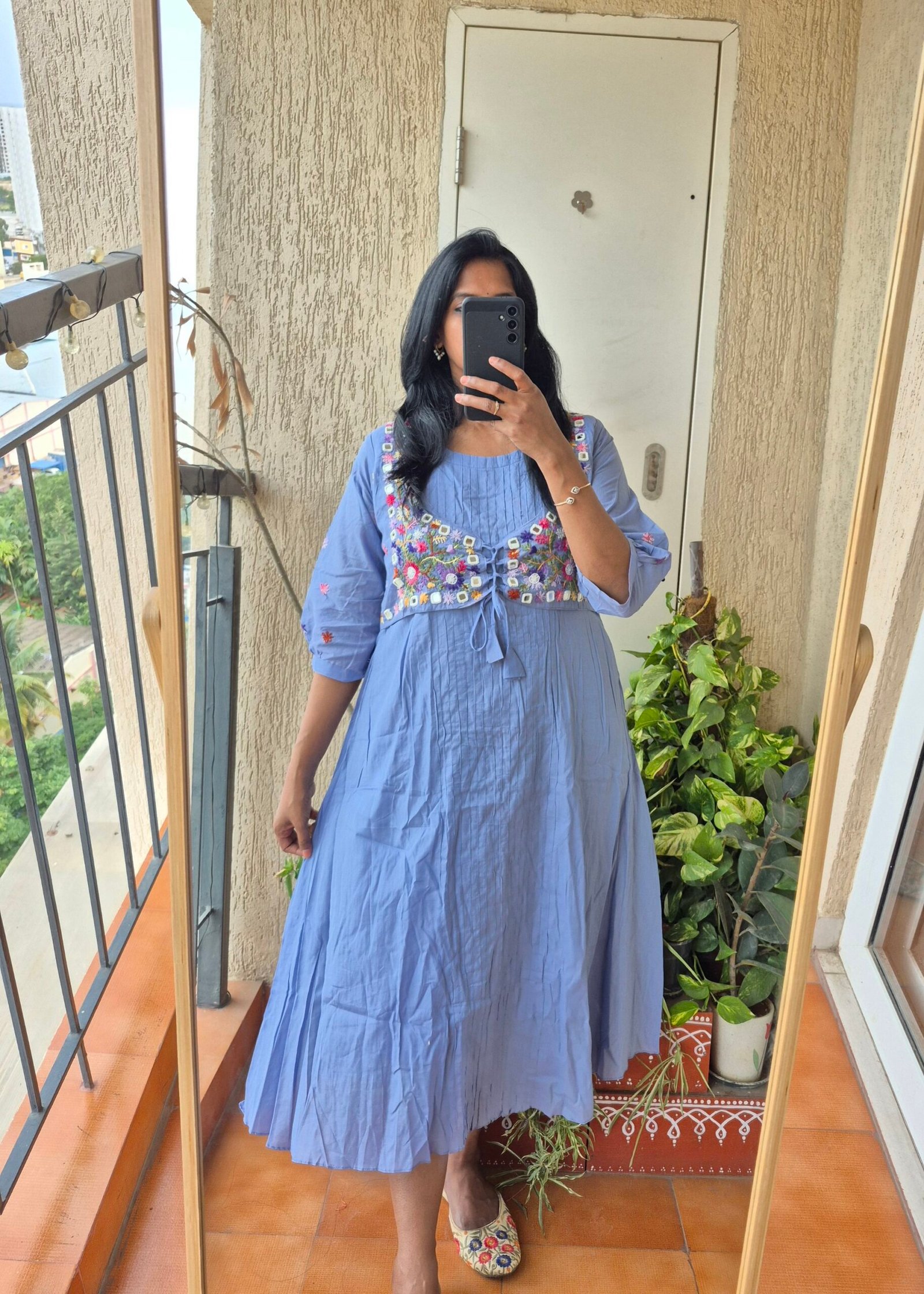 Powder blue jacket embroiderey dress. - Image 4